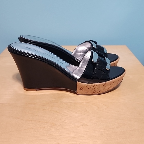 MARC FISHER MFOSTRA black patent leather wedge sandals. Size 6.5M - Picture 3 of 9
